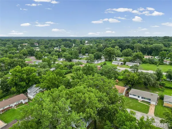 5530 Horizon DR, St Louis, MO 63121