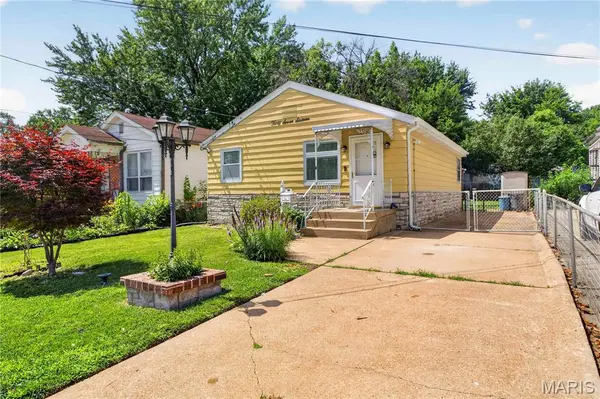 3716 Hoffmeister AVE, Bella Villa, MO 63125