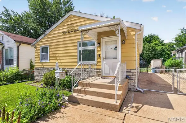3716 Hoffmeister AVE, Bella Villa, MO 63125
