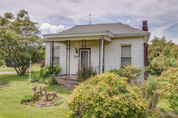 724 S Plum ST, Carlinville, IL 62626