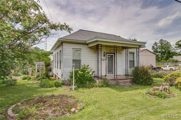 724 S Plum ST, Carlinville, IL 62626