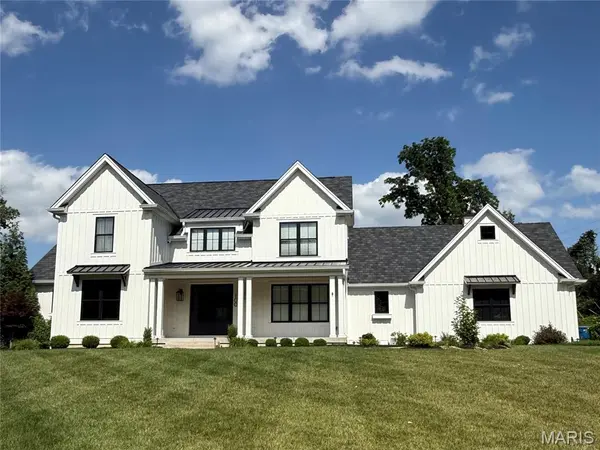 100 Ladue Meadows LN,  Creve Coeur,  MO 63141
