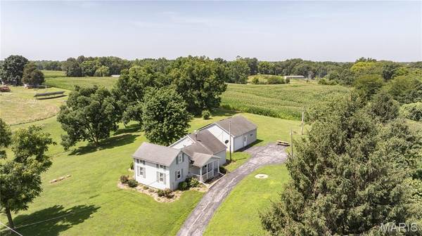 18907 Grange Hall RD, Brighton, IL 62012