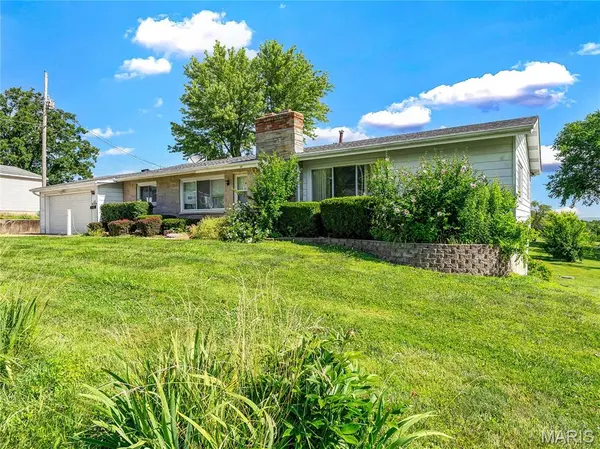 894 Obermark LN, Washington, MO 63090