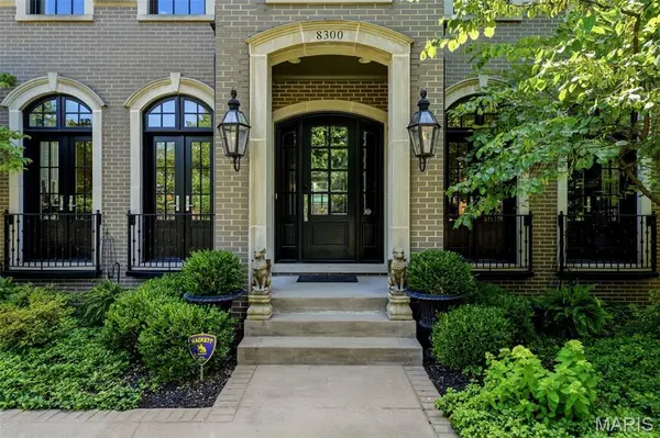 8300 Kingsbury BLVD, Clayton, MO 63105