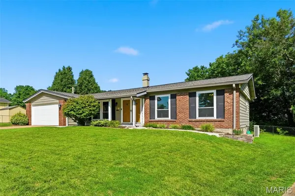 4970 Fernhill DR, St Louis, MO 63128