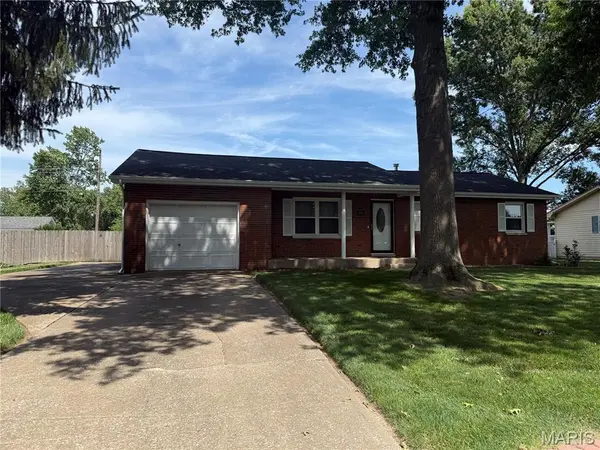 113 Whispering Oaks DR, Bethalto, IL 62010