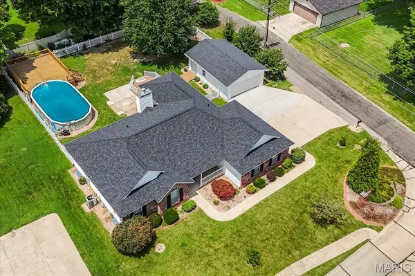2 Grandbrook BLVD, Collinsville, IL 62234