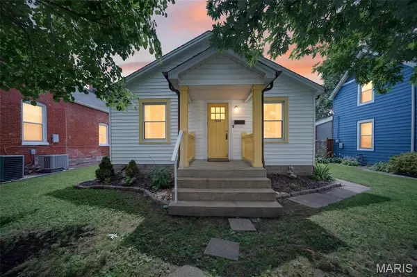 1014 N Benton AVE, St Charles, MO 63301