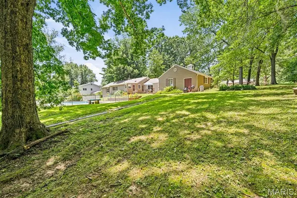 1310 Hollins DR, St Louis, MO 63135