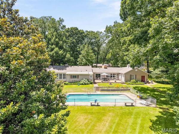 1310 Hollins DR, St Louis, MO 63135