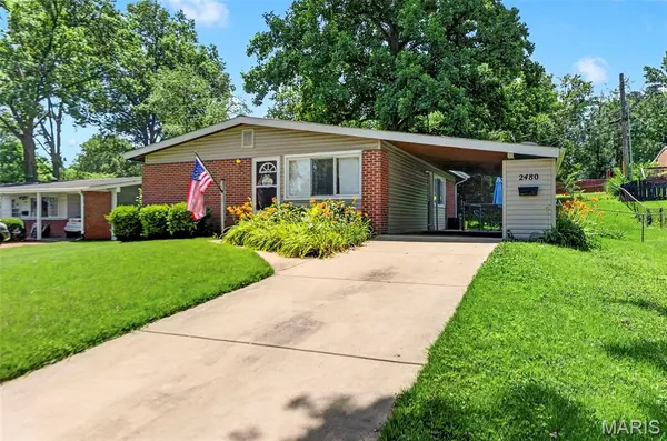 2480 Furlong LN, Florissant, MO 63033
