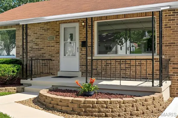 9542 Theodosia AVE, Overland, MO 63114