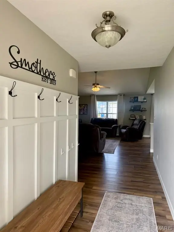 497 Rosewood LN, Aviston, IL 62216