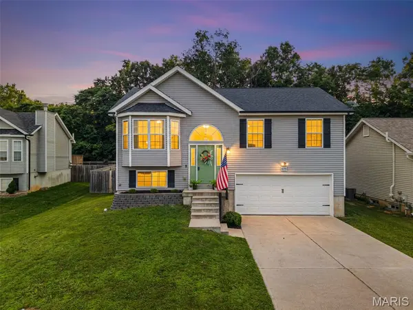 1679 Waters Edge WAY, Pevely, MO 63070