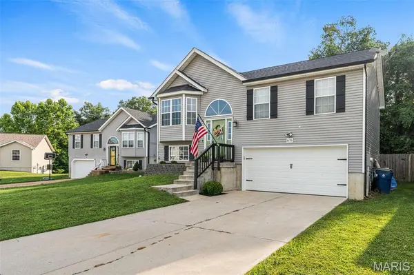 1679 Waters Edge WAY, Pevely, MO 63070