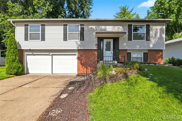 3127 Donnycave LN, Maryland Heights, MO 63043