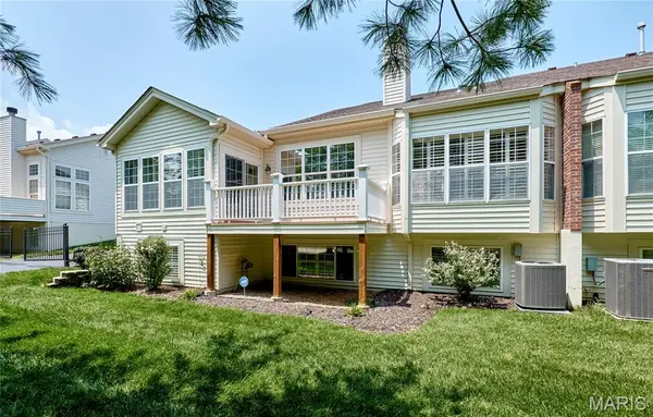 14750 Thornbird Manor Pkwy, Chesterfield, MO 63017