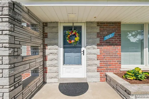 9841 Knollshire DR, St Louis, MO 63123