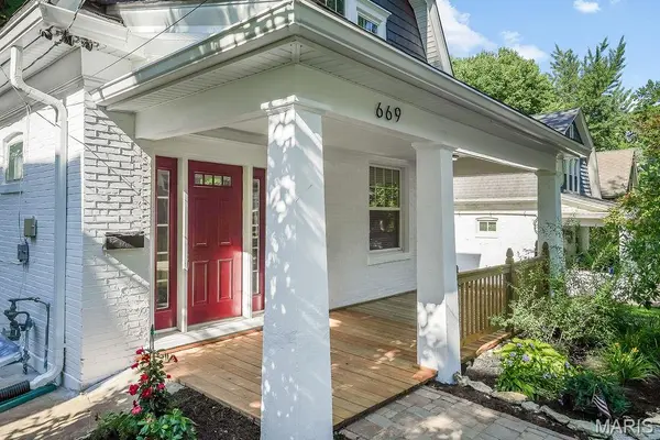669 Clark AVE, Webster Groves, MO 63119