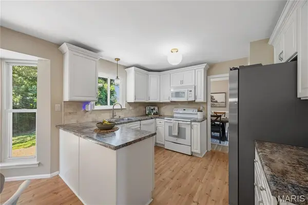 801 Dogwood Grove CT, Ellisville, MO 63021