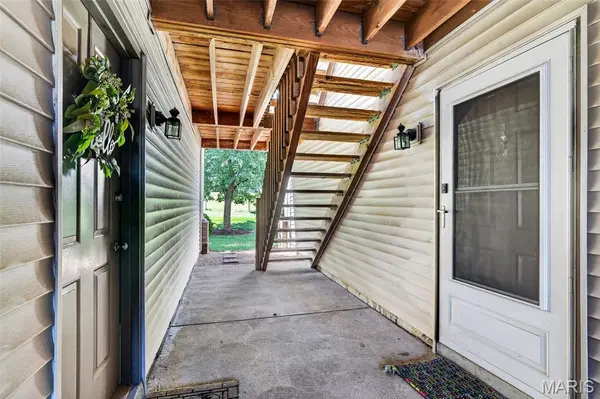 2542 Creve Coeur Mill RD #1, Maryland Heights, MO 63043