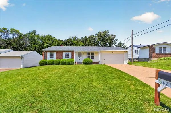 5421 Valleyside LN, St Louis, MO 63128