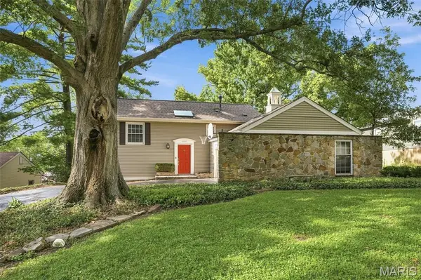 11117 Stoney View LN, St Louis, MO 63146