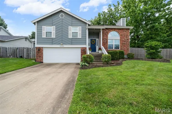 2286 Graystone DR, St Charles, MO 63303