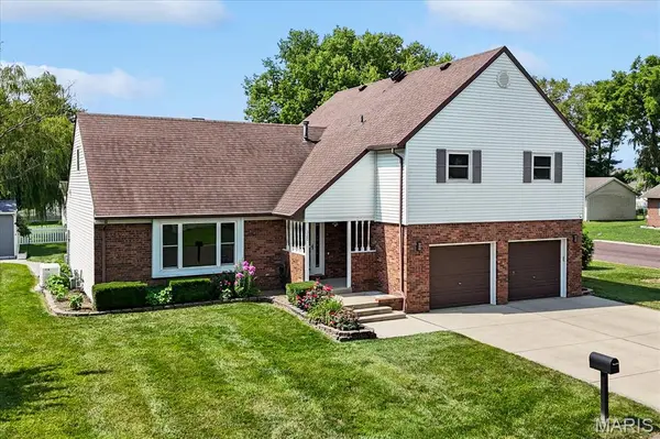 320 Adam CT,  Mascoutah,  IL 62258