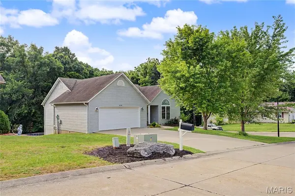 1328 Oakwood ST, Jackson, MO 63755