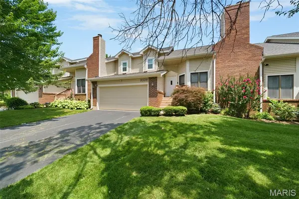 1028 N Spoede RD, Creve Coeur, MO 63146