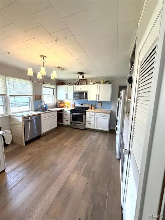 221 E 3rd ST, Mountain View, MO 65548