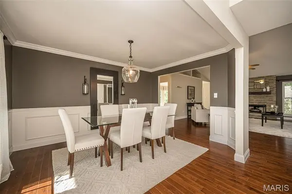 2088 Avalon Ridge CIR, Fenton, MO 63026
