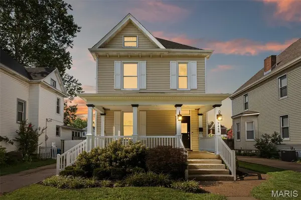 7448 Flora AVE,  Maplewood,  MO 63143
