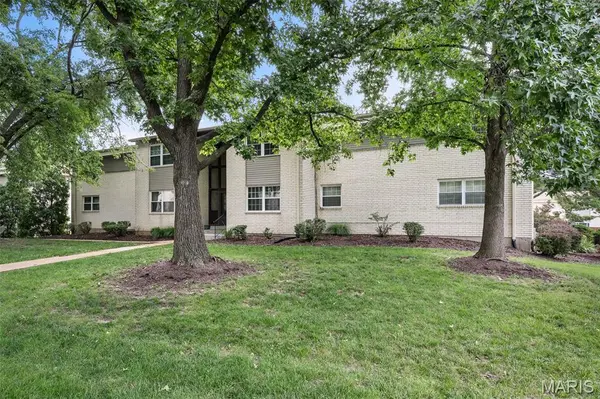 148 Cumberland Park CT #E, Ballwin, MO 63011