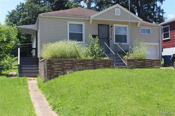 7452 Esterbrook DR,  St Louis,  MO 63136