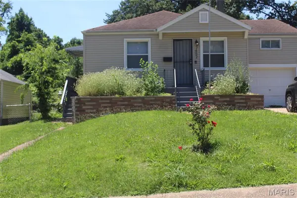 7452 Esterbrook DR, St Louis, MO 63136
