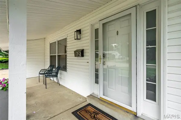751 Carriage LN, Hazelwood, MO 63042
