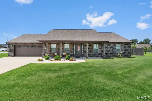 1208 Huntress DR, Sikeston, MO 63801