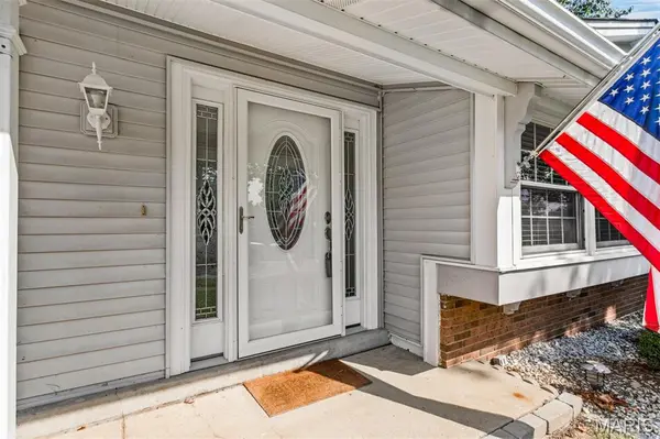 4688 Towne Centre DR, Mehlville, MO 63128