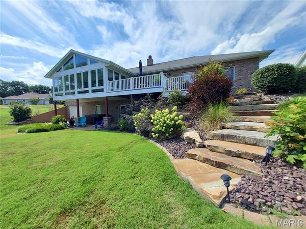 1442 Sunrise Point, Greenville, IL 62246