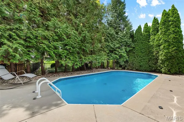 7022 Richmond DR, Glen Carbon, IL 62034