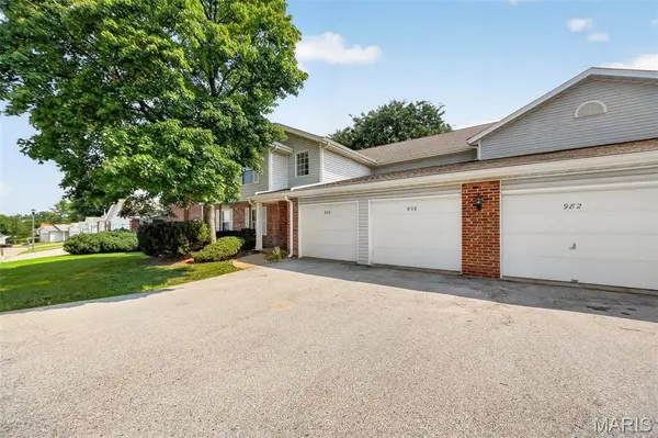 980 Windstream DR #35, St Peters, MO 63376