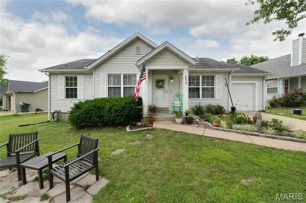 2827 Plum Leaf CIR, St Peters, MO 63303
