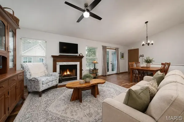 2827 Plum Leaf CIR, St Peters, MO 63303