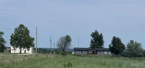 58350 Rocky Point LN, New London, MO 63459