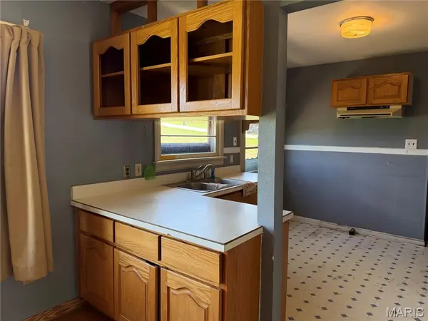 1246 Spring DR, Herculaneum, MO 63048