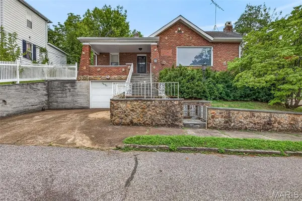 221 Easton ST, De Soto, MO 63020