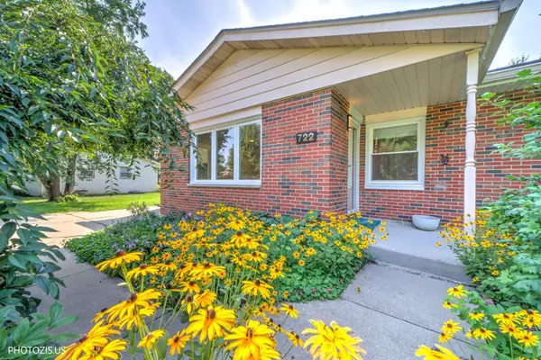 722 N Stephen DR, Palatine, IL 60067